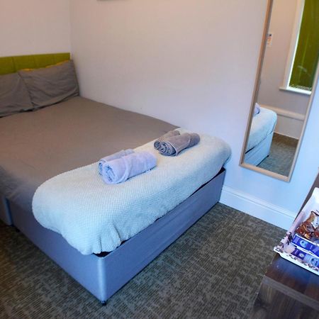Gorton Mount Hotel Manchester Room photo