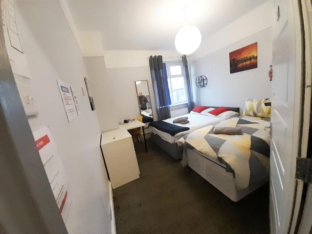 Gorton Mount Hotel Manchester Room photo
