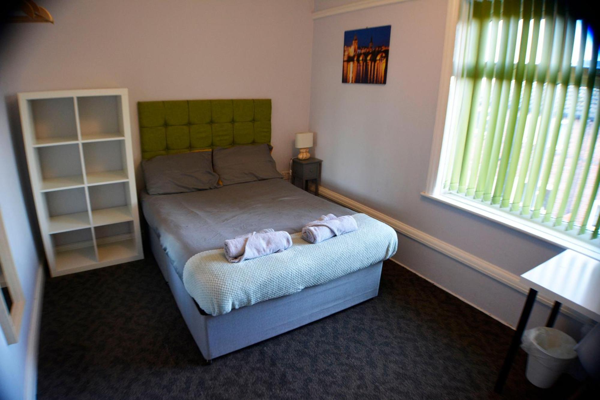 Gorton Mount Hotel Manchester Room photo