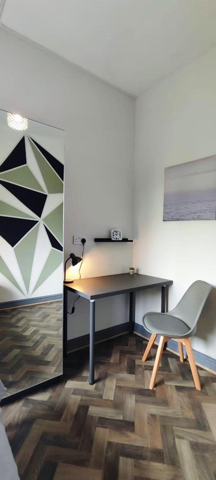 Gorton Mount Hotel Manchester Room photo