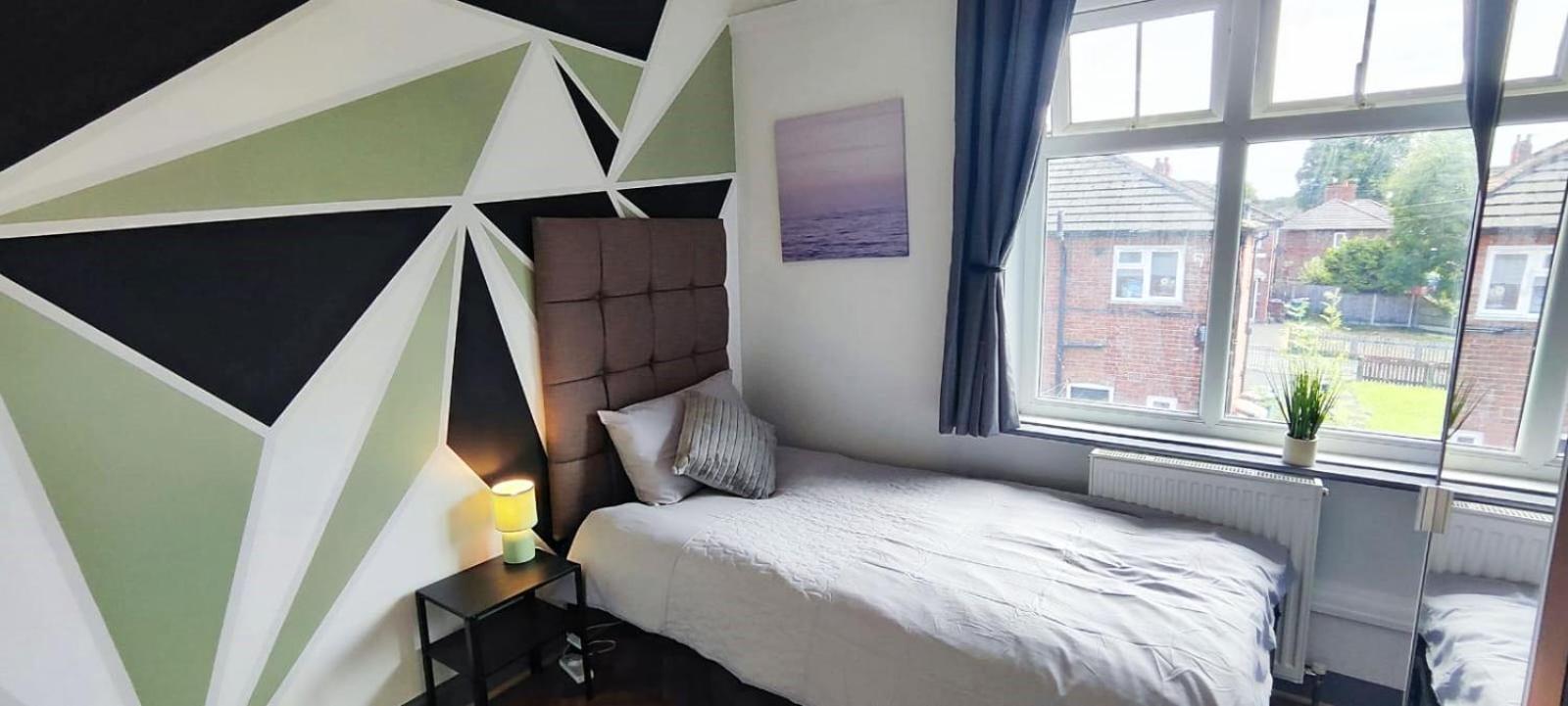 Gorton Mount Hotel Manchester Room photo